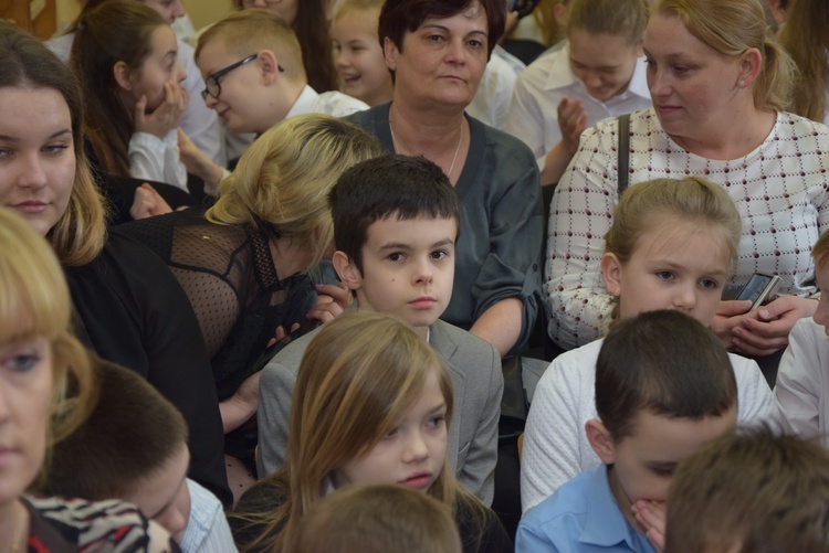 Nadanie imienia Szkole Podstawowej w Trębkach