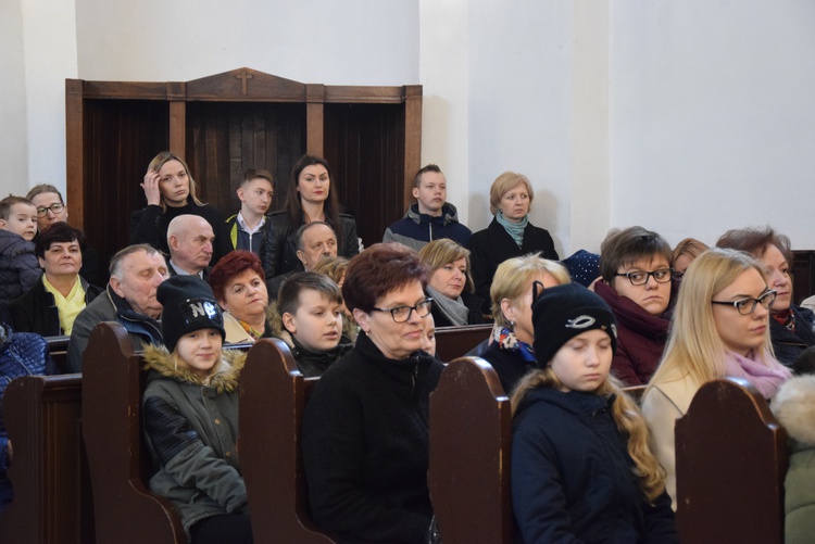 Nadanie imienia Szkole Podstawowej w Trębkach