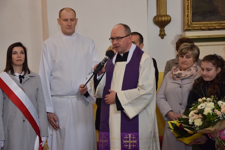 Nadanie imienia Szkole Podstawowej w Trębkach