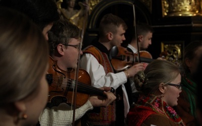 Młodzież maturalna z Zakopanego pielgrzymuje do Kalwarii co roku w pierwszy dzień wiosny.