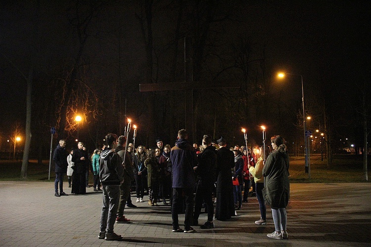 Droga Krzyżowa w Parku Miejskim w Legnicy