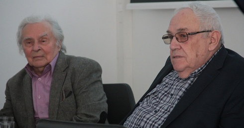W panelu dyskusyjnym wzięli udział świadkowie historii - (pierwszy po prawej): Jerzy Bander oraz Ireneusz Rajchowski