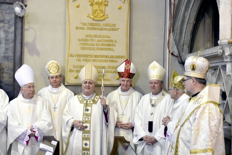 Uroczystości 15-lecia diecezji świdnickiej z udziałem abp. Salvatore Pennacchio