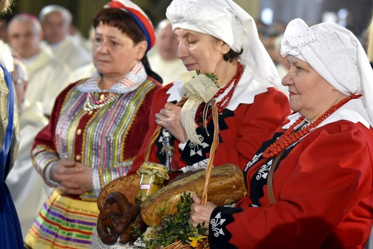 Uroczystości 15-lecia diecezji świdnickiej z udziałem abp. Salvatore Pennacchio