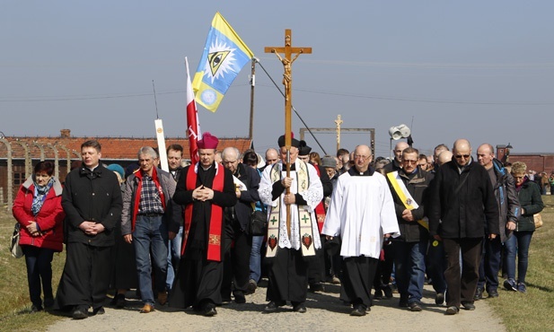 Droga Krzyżowa w intencji trzeźwości w KL Birkenau - 2019