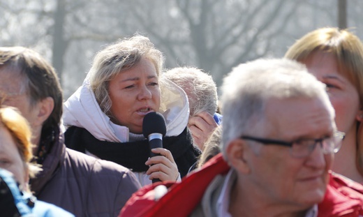 Droga Krzyżowa w intencji trzeźwości w KL Birkenau - 2019