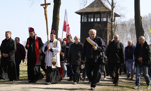 Droga Krzyżowa w intencji trzeźwości w KL Birkenau - 2019