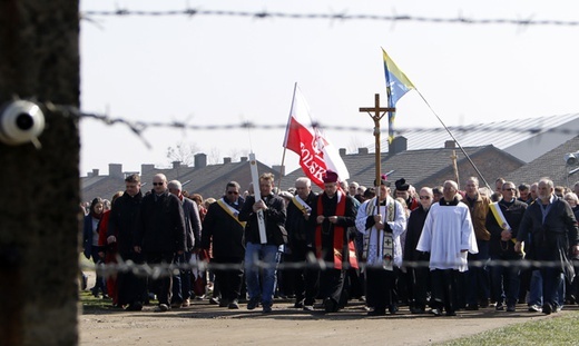 Droga Krzyżowa w intencji trzeźwości w KL Birkenau - 2019