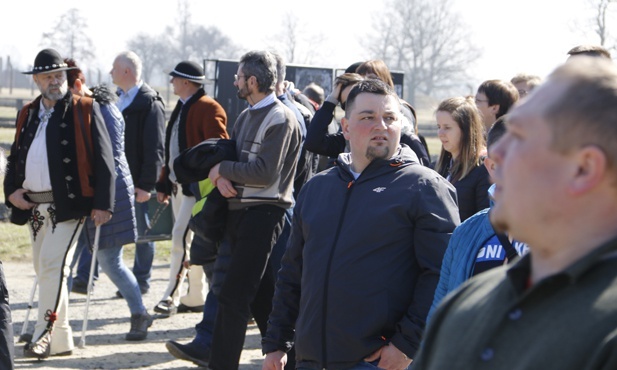 Droga Krzyżowa w intencji trzeźwości w KL Birkenau - 2019