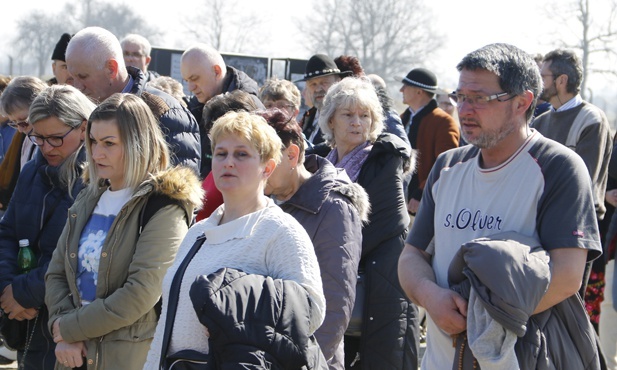 Droga Krzyżowa w intencji trzeźwości w KL Birkenau - 2019