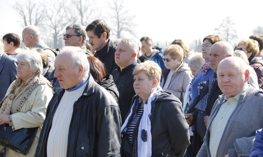 Droga Krzyżowa w intencji trzeźwości w KL Birkenau - 2019