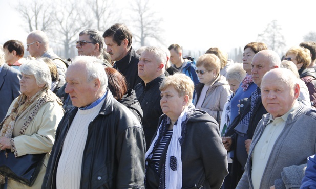 Droga Krzyżowa w intencji trzeźwości w KL Birkenau - 2019