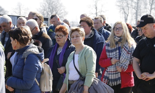 Droga Krzyżowa w intencji trzeźwości w KL Birkenau - 2019