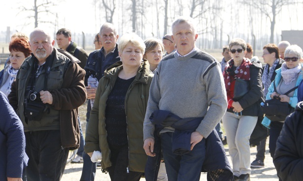 Droga Krzyżowa w intencji trzeźwości w KL Birkenau - 2019