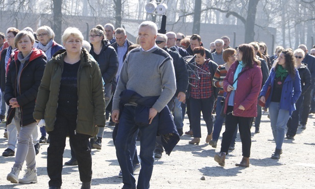 Droga Krzyżowa w intencji trzeźwości w KL Birkenau - 2019