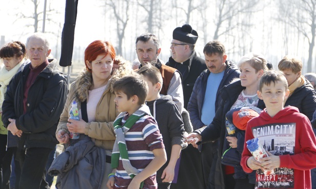 Droga Krzyżowa w intencji trzeźwości w KL Birkenau - 2019