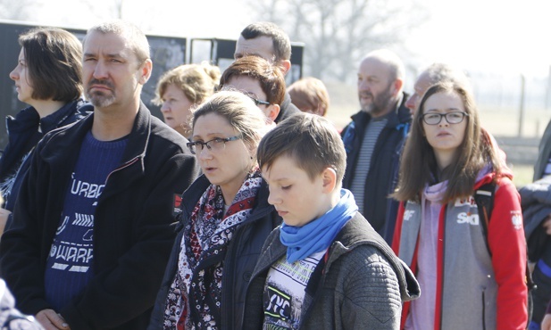 Droga Krzyżowa w intencji trzeźwości w KL Birkenau - 2019