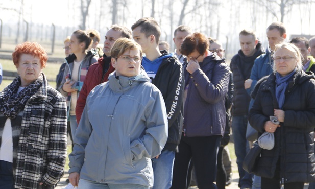 Droga Krzyżowa w intencji trzeźwości w KL Birkenau - 2019