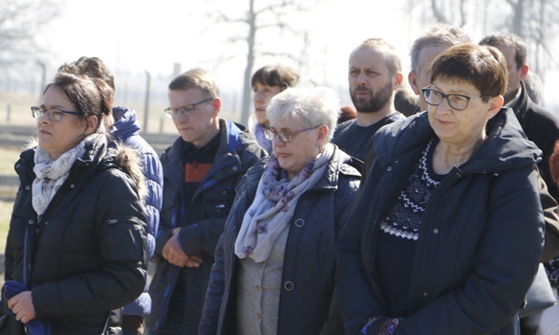 Droga Krzyżowa w intencji trzeźwości w KL Birkenau - 2019