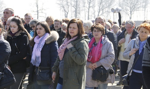 Droga Krzyżowa w intencji trzeźwości w KL Birkenau - 2019