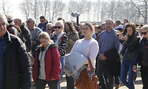 Droga Krzyżowa w intencji trzeźwości w KL Birkenau - 2019