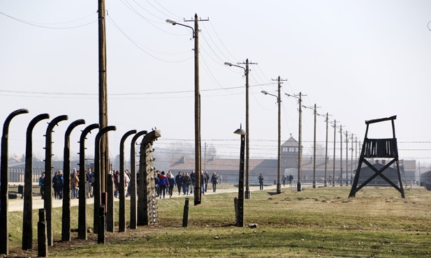 Droga Krzyżowa w intencji trzeźwości w KL Birkenau - 2019