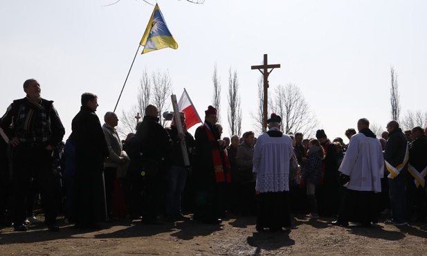 Droga Krzyżowa w intencji trzeźwości w KL Birkenau - 2019