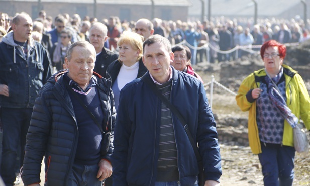 Droga Krzyżowa w intencji trzeźwości w KL Birkenau - 2019