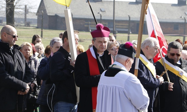 Droga Krzyżowa w intencji trzeźwości w KL Birkenau - 2019