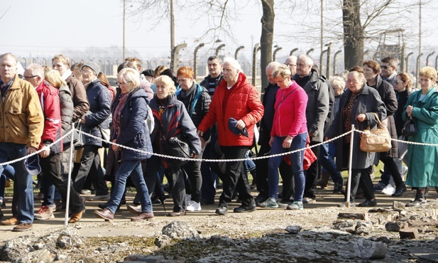 Droga Krzyżowa w intencji trzeźwości w KL Birkenau - 2019