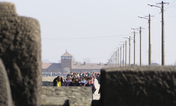 Droga Krzyżowa w intencji trzeźwości w KL Birkenau - 2019