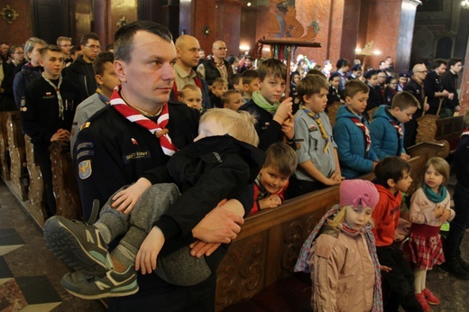 Skauci Europy w Piekarach Śl. - od bazyliki na kalwarię