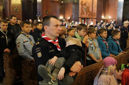 Skauci Europy w Piekarach Śl. - od bazyliki na kalwarię