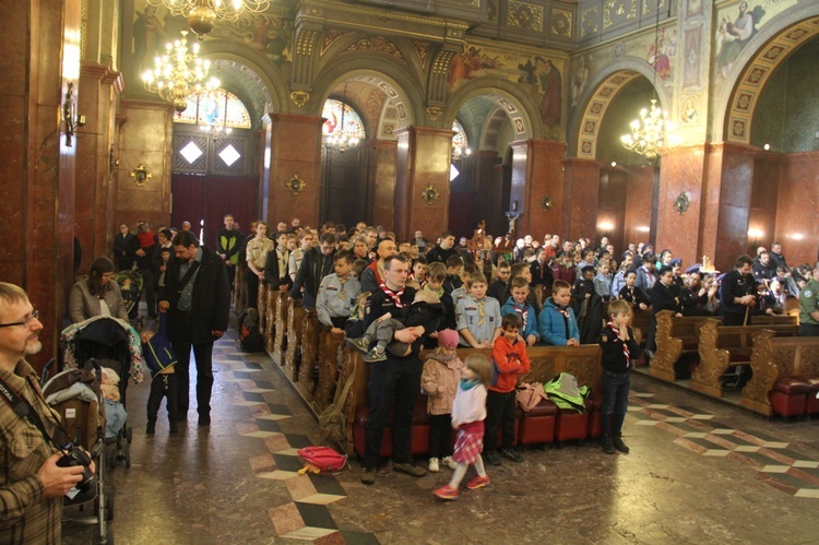 Skauci Europy w Piekarach Śl. - od bazyliki na kalwarię