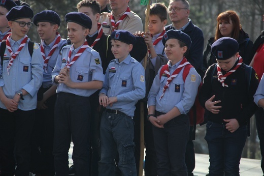 Skauci Europy w Piekarach Śl. - od bazyliki na kalwarię