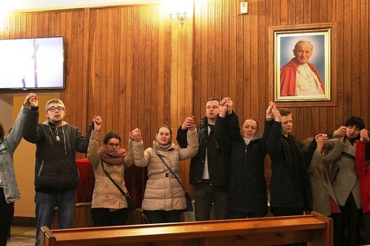 MU - "Młodzi Uwielbiają" z ks. Adamem Wandzlem na Złotych Łanach