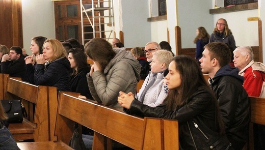 MU - "Młodzi Uwielbiają" z ks. Adamem Wandzlem na Złotych Łanach