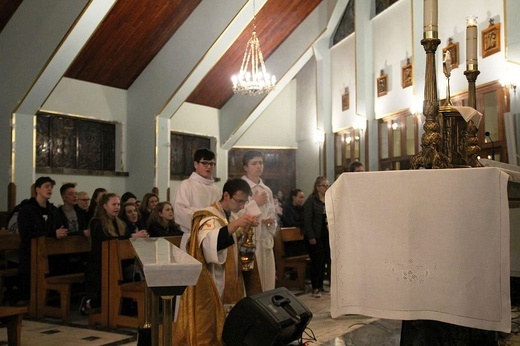 MU - "Młodzi Uwielbiają" z ks. Adamem Wandzlem na Złotych Łanach