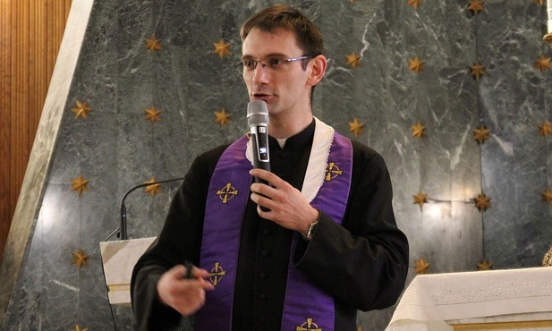 Ks. Adam Wandzel z Pisarzowic spotkał się z uczestnikami spotkania "JeMU" na Złotych Łanach.