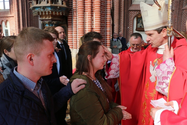 Bierzmowanie uczniów szkół salezjańskich we Wrocławiu