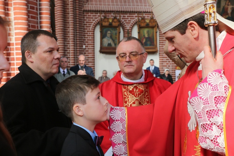 Bierzmowanie uczniów szkół salezjańskich we Wrocławiu