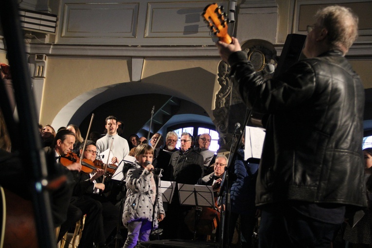 Warsztaty uwielbieniowe i finałowa adoracja Najświętszego Sakramentu