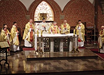 ▲	Bp Romuald Kamiński przewodniczył Eucharystii podczas spotkania.