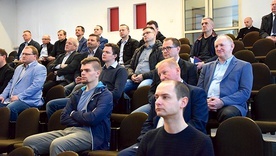 	44 mężczyzn zgłosiło gotowość niesienia Chrystusa innym.