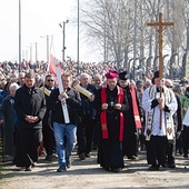 ▲	Modlitewna procesja wyruszyła spod Bramy Śmierci. 