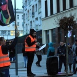 Pikieta przeciwko Karcie LGBT+ w Opolu. I kontrpikieta.