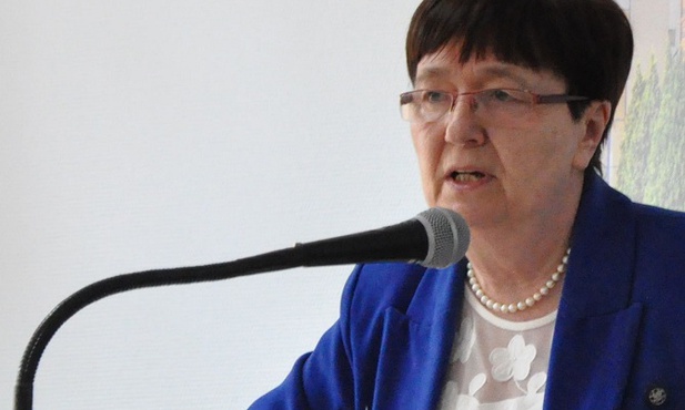 Prof. Aniela Dylus: głos rozsądku w sytuacji "polskiego piekiełka"