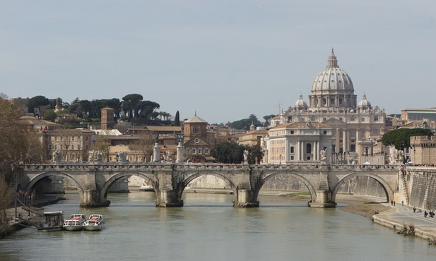 Dodatek kobiecy do „L’Osservatore Romano” nie zniknie