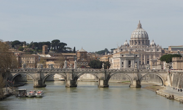 Dodatek kobiecy do „L’Osservatore Romano” nie zniknie