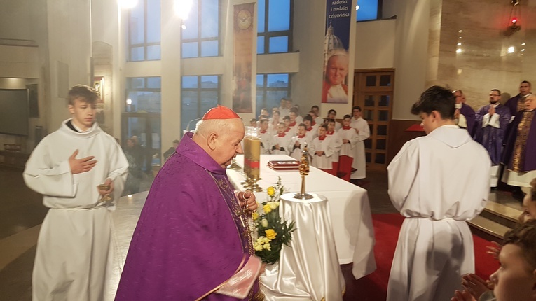 Relikwie św. Jana Pawła II w parafii św. Brata Alberta w Nowej Hucie